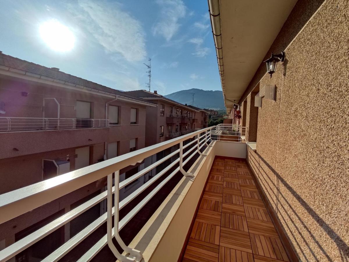 Acogedor Apartamento Junto A La Plaza Villasana de Mena Exteriör bild