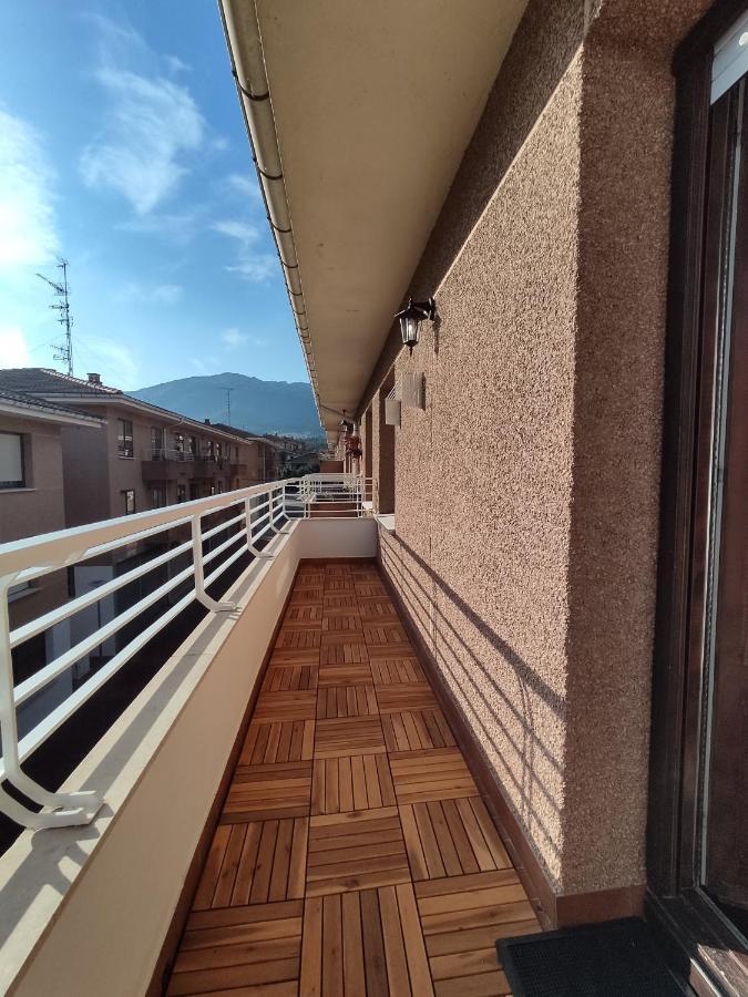 Acogedor Apartamento Junto A La Plaza Villasana de Mena Exteriör bild